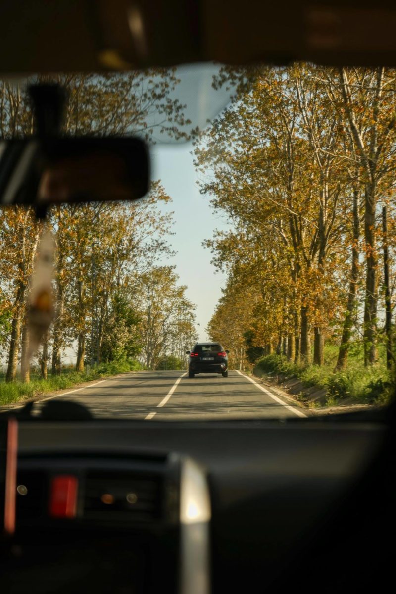 conduite sur route rurale dans les environs de Toulon